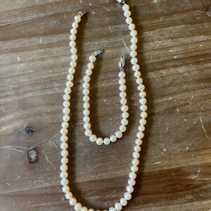 Elegant freshwater Pearl Necklace and Bracelet Set